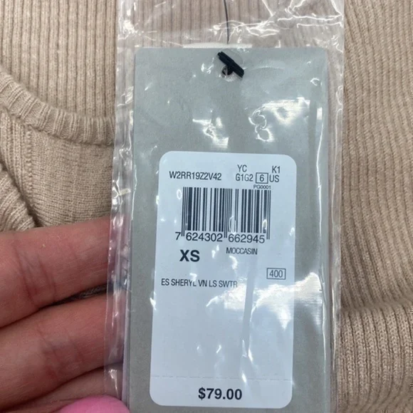 NWT Guess tan cropped long sleeve sweater XS - Picture 5 of 10